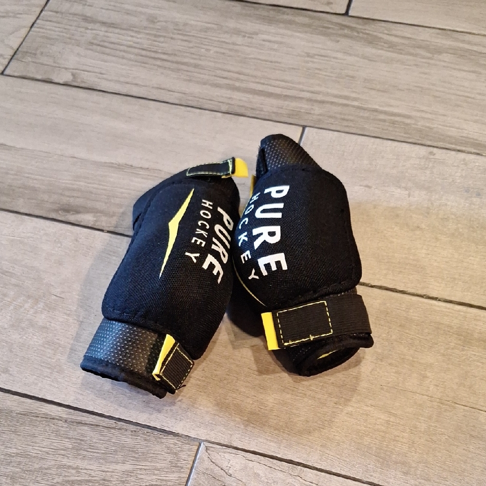 🍁Kids Black and Yellow Elbow Pads🐣